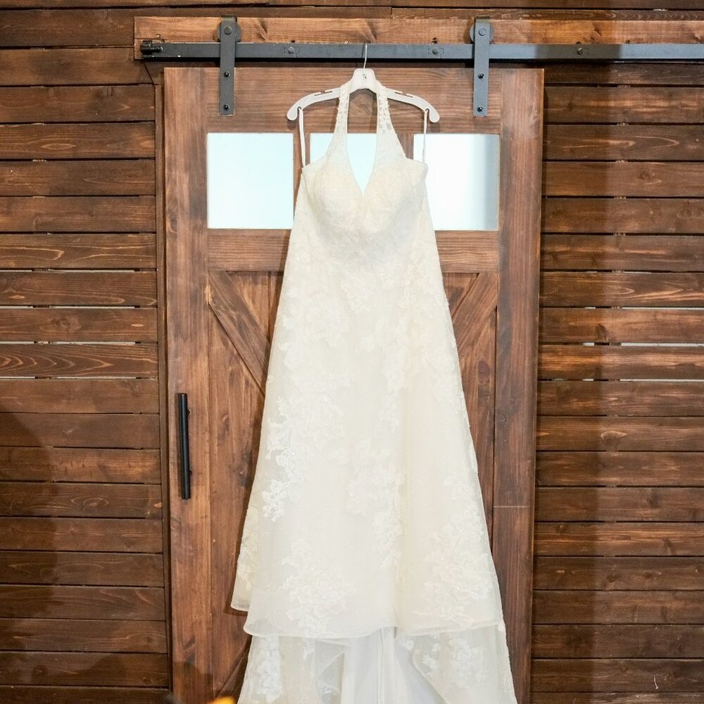 Oleg Cassini wedding dress size 18W Ivory